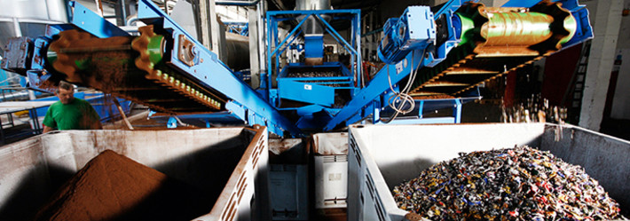 Recycling der Nespresso-Kapselndas Aluminium vom Kaffeesatz trennen